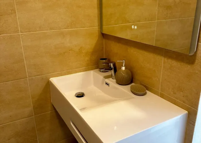 Sea View, 3 Minutes 아파트 *