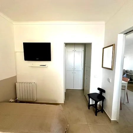 Sea View, 3 Minutes Apartman *