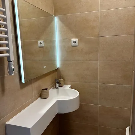 Sea View, 3 Minutes *